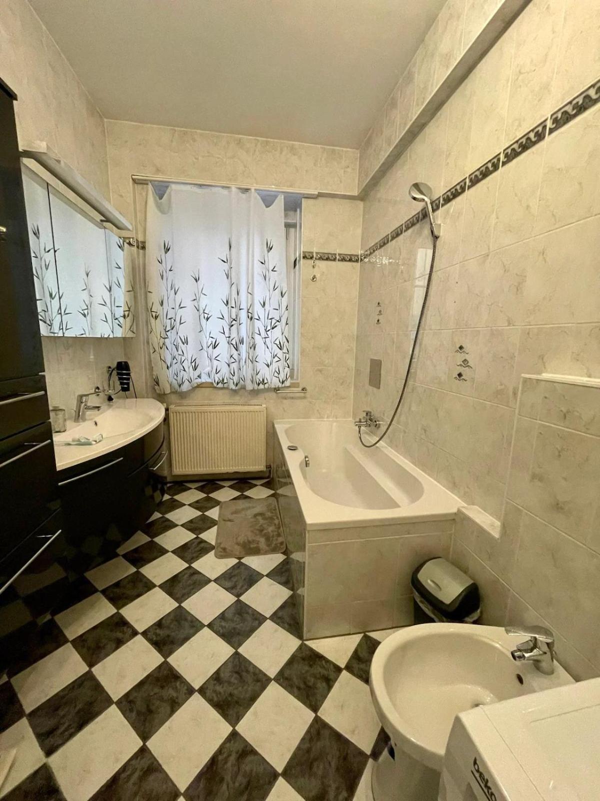 Gemutliche Wohnung Mit Super Lage เวียนนา ภายนอก รูปภาพ