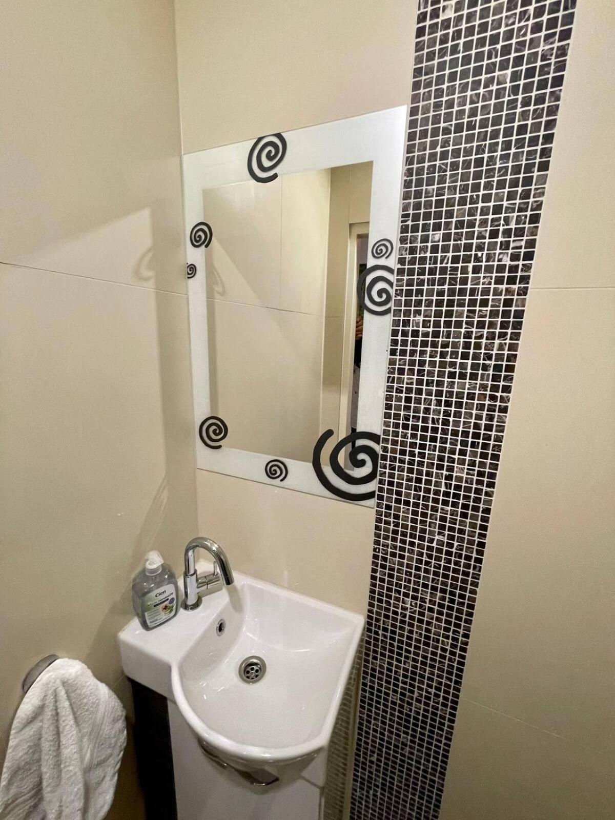 Gemutliche Wohnung Mit Super Lage เวียนนา ภายนอก รูปภาพ